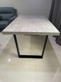Extendable designer dining table (sale) well maintained