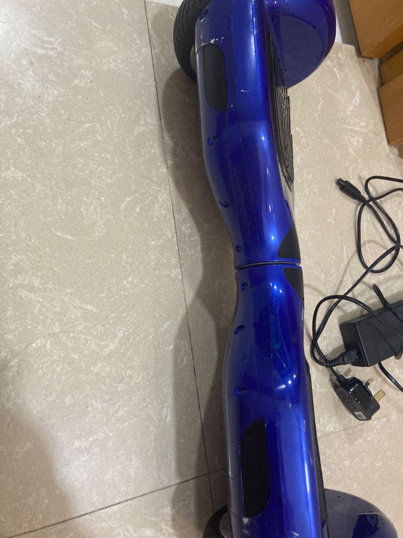 Hoverboard (Category: Hoverboards) located in Singapore. Submitted by luckyfalcon.7942c7 (Listing ID 1137205708, Image 4). Description: Includes charger fun for everyone !.