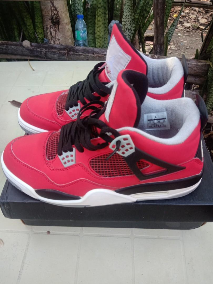 Jordan 4 Toro not legit, Men's Fashion 