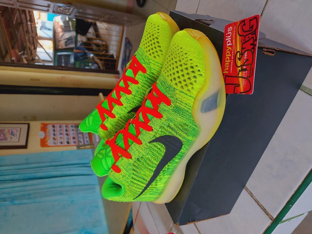 kobe x elite grinch