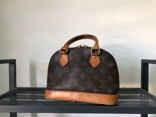 (Category: ) located in . Submitted by branded.bundlebag (Listing ID 1137113966, Image 1). Description: .