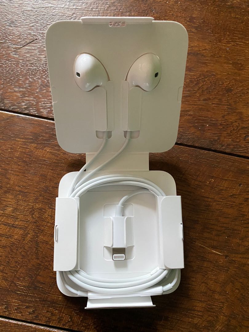 NEW Original Apple Earphones Earpods with Lightning Connectors