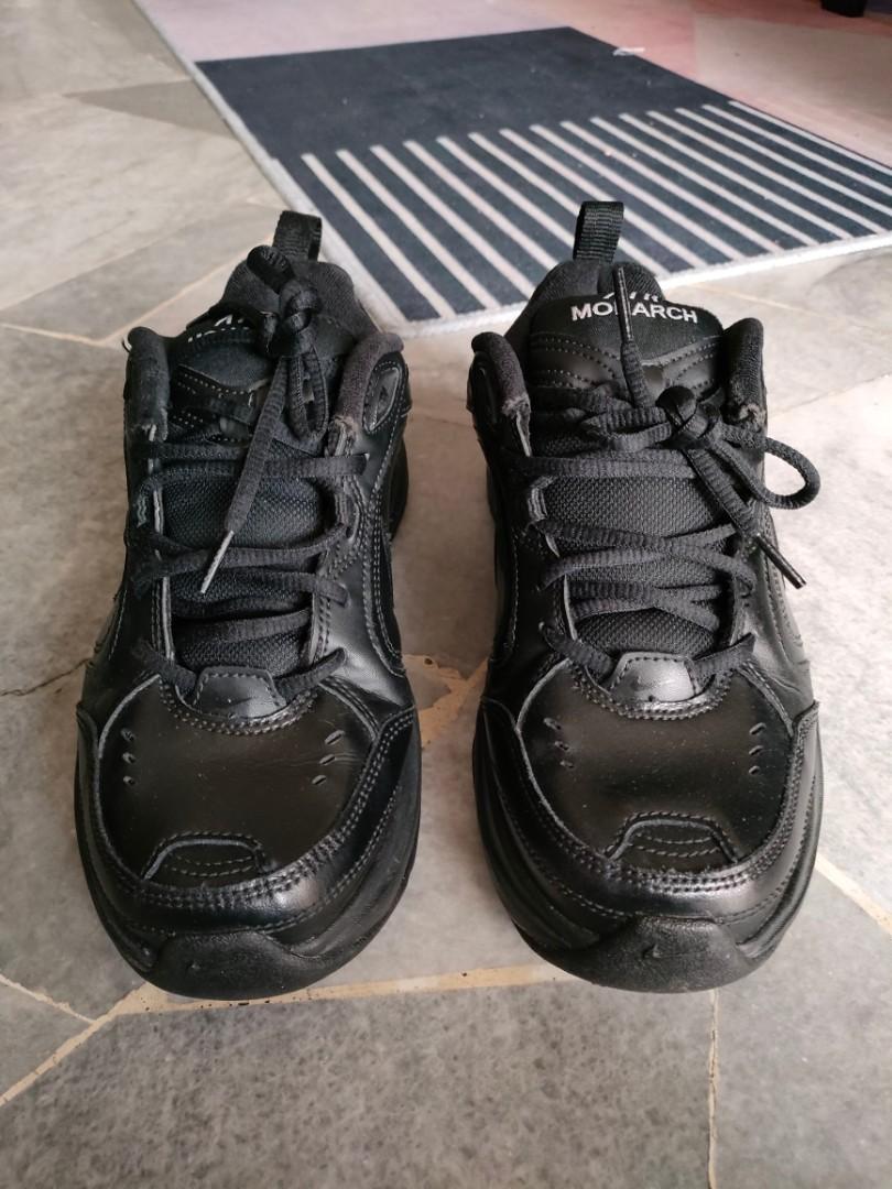 Nike air discount monarch all black