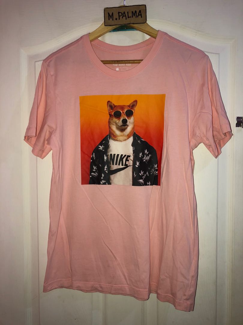 invadir ligero Hierbas Nike dog shirt large 20x27.5 as new , Men's Fashion, Tops & Sets, Tshirts &  Polo Shirts on Carousell