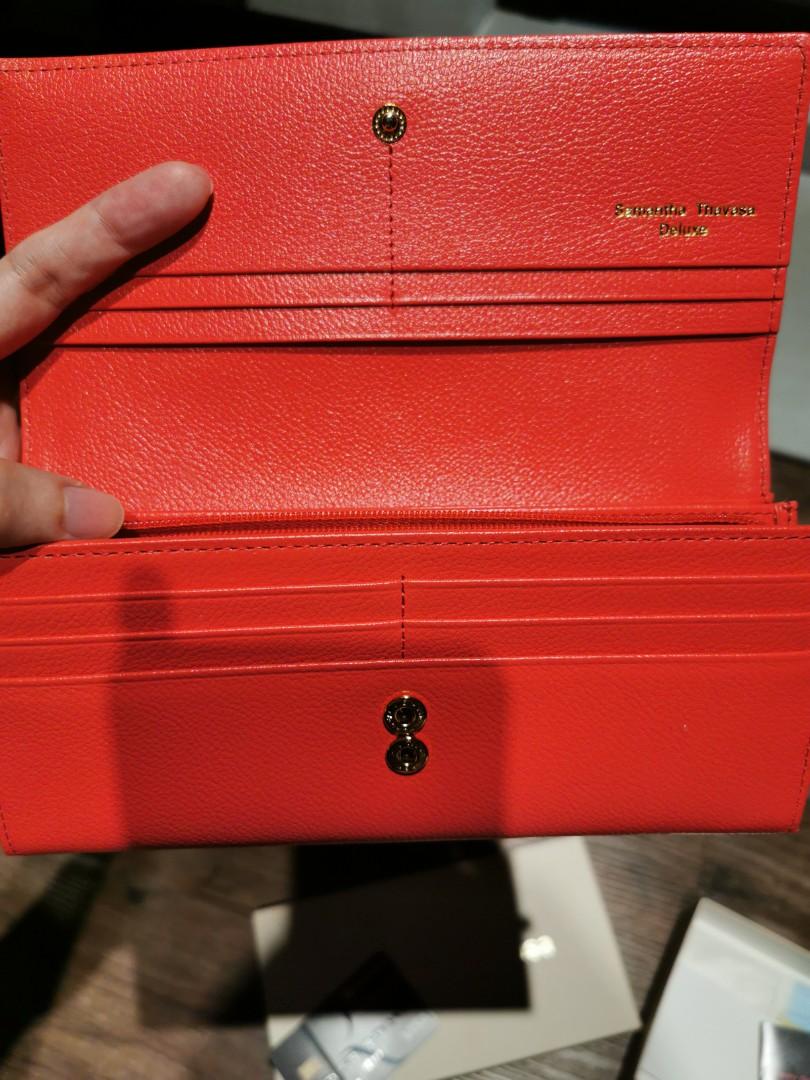 Samantha Thavasa wallet snoopy (Category: Bags & Wallets) located in Singapore. Submitted by relaxingaway (Listing ID 1137203629, Image 3). Description: Used once only. Snoopy prints on the inside lining. Comes with box..