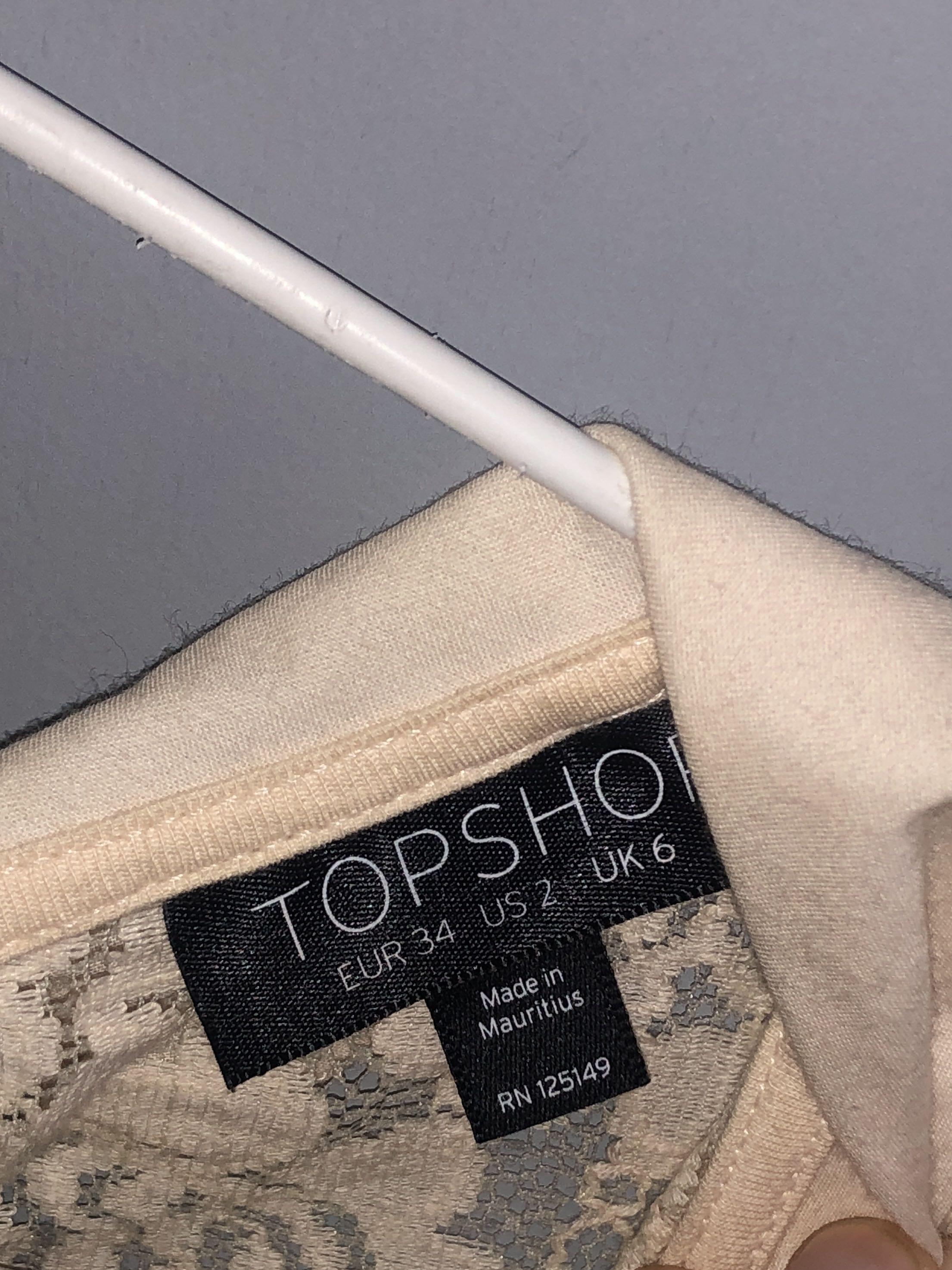 Top shop sleeveless top lace (Category: Sleeveless) located in Quezon City. Submitted by annasotto (Listing ID 1137255446, Image 3). Description: Used twice Top shop lace top Size 2.