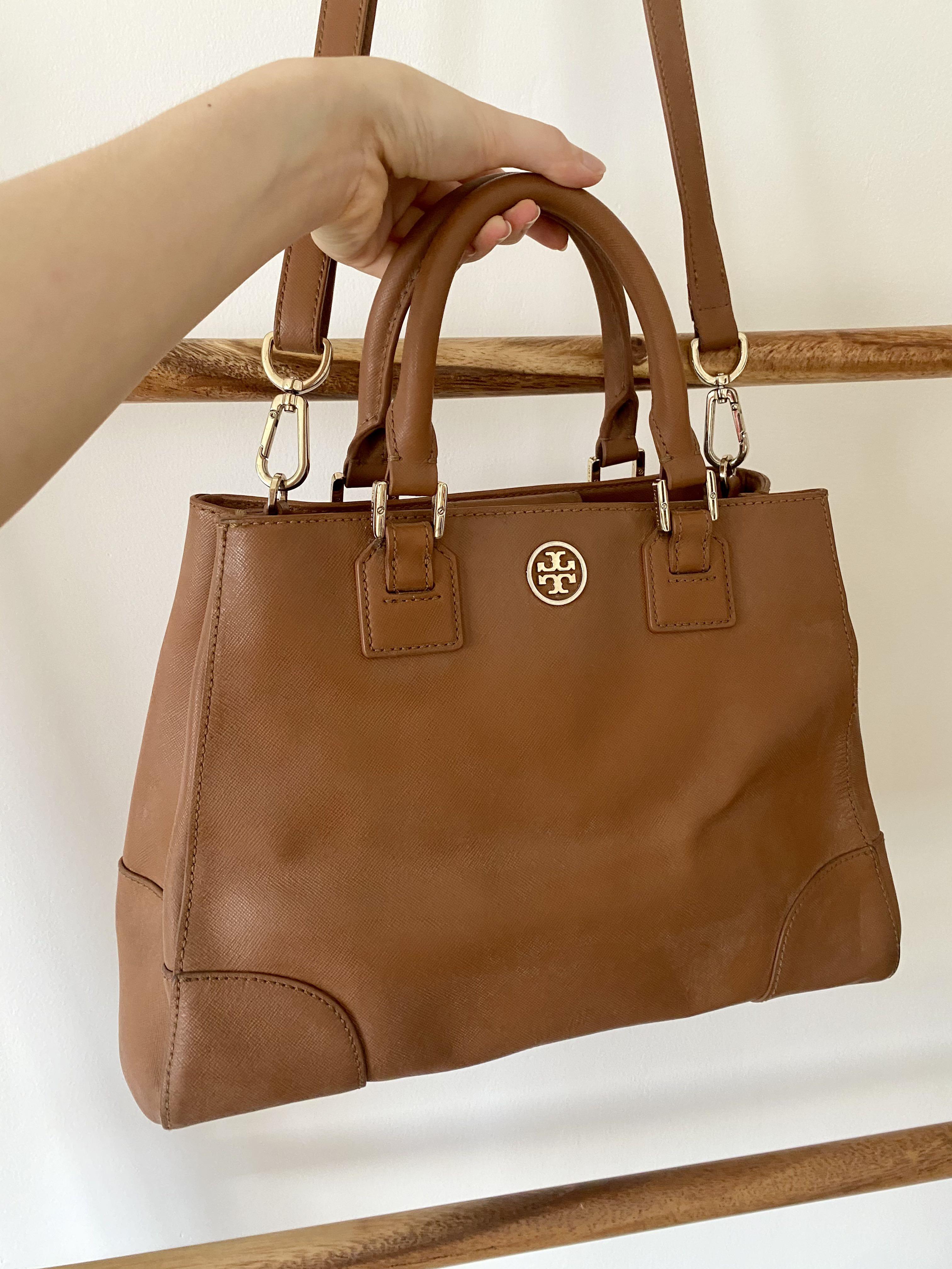 Tory Burch Robinson Tote in Saffiano Leather Tan, Luxury, Bags & Wallets on  Carousell