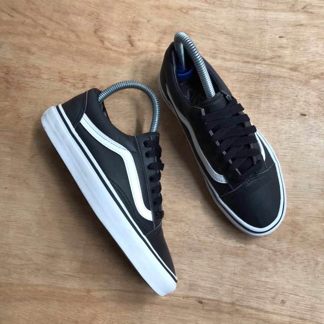 black leather vans size 3.5