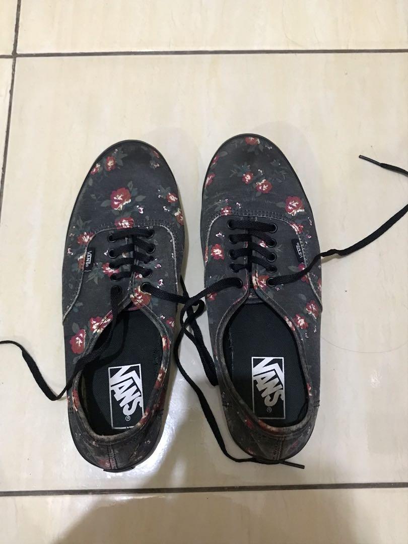 Vans authentic lo discount pro black floral