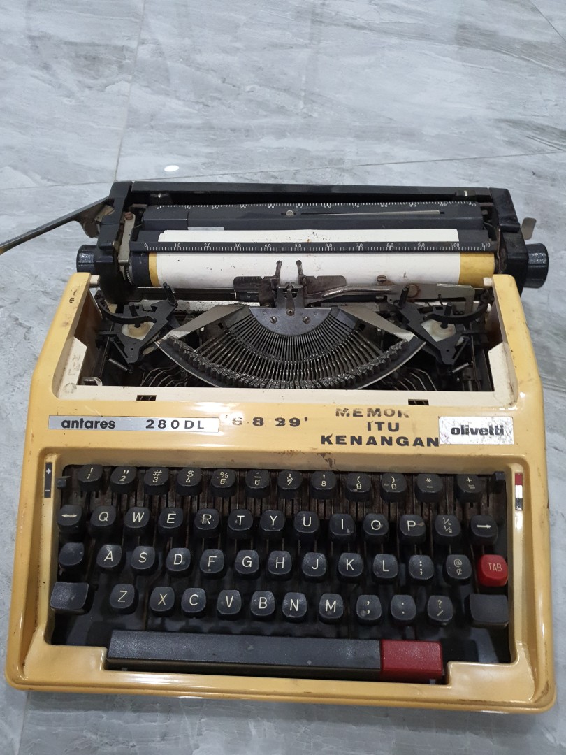 Vintage Manual typewriter Olivetti Antares 280DL 1960's ...