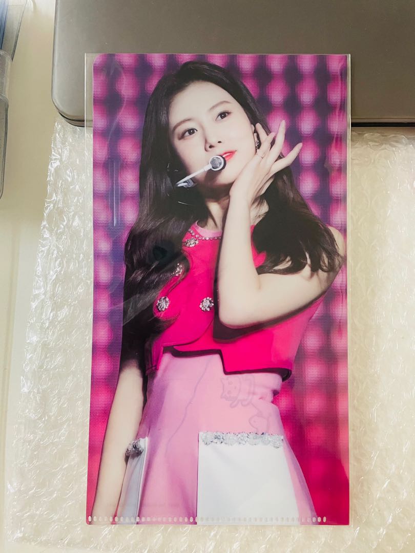 [WTS] IZONE HYEWON EYES ON ME MINI CLEAR FILE IZ*ONE, Hobbies & Toys ...