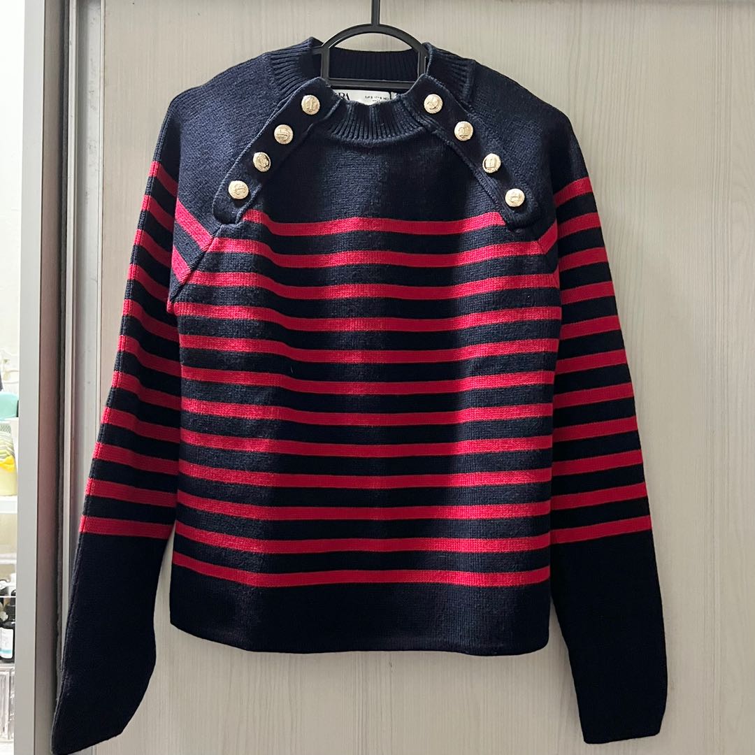 Sweater with hotsell buttons zara