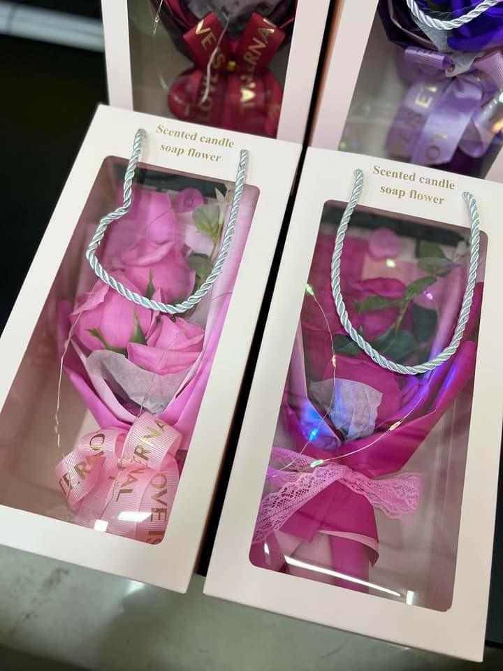 ❤️🎁 Valentines Gift 2022🎁❤️ (Category: Gift Baskets & Hampers) located in Manila. Submitted by saguittarian06 (Listing ID 1137445515, Image 2). Description: ❤️🎁 Valentines Gift 2022🎁❤️ k Soap Scented Rose with Bag & Lights 𝗕𝗨𝗬 𝟭 𝗧𝗔𝗞𝗘 2 freebies! 💵 P300only FREEBIES 💌Greetings Card 🎈 BALLONS COD 💸 We SHIP nationwide! 🇵🇭🚚 Padeliver mo na sa kanya, NOW NA! 💘.