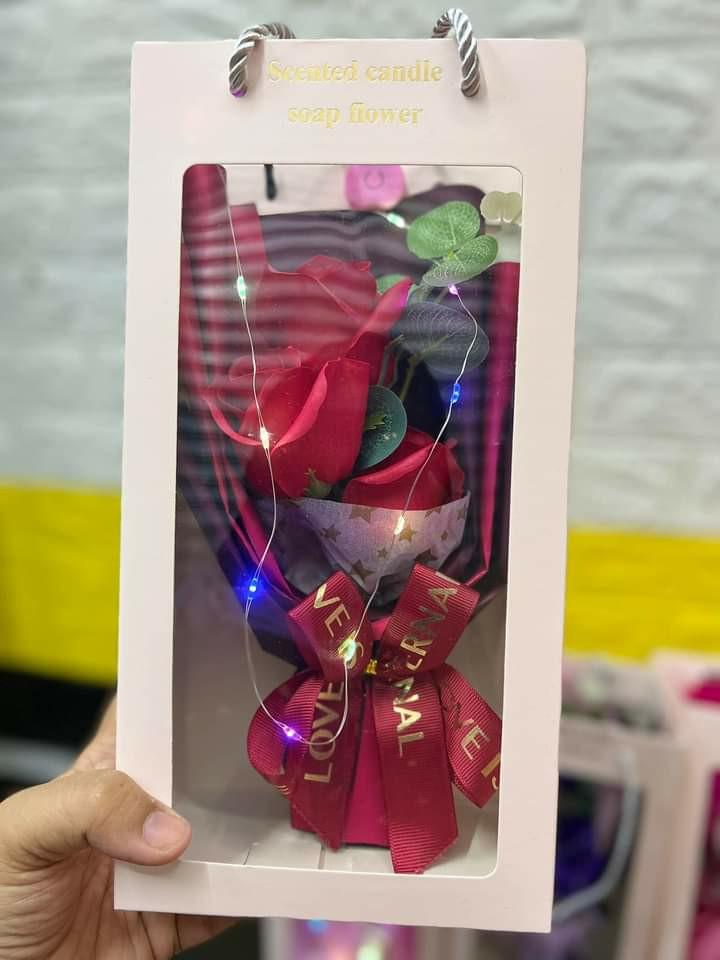 ❤️🎁 Valentines Gift 2022🎁❤️ (Category: Gift Baskets & Hampers) located in Manila. Submitted by saguittarian06 (Listing ID 1137445515, Image 3). Description: ❤️🎁 Valentines Gift 2022🎁❤️ k Soap Scented Rose with Bag & Lights 𝗕𝗨𝗬 𝟭 𝗧𝗔𝗞𝗘 2 freebies! 💵 P300only FREEBIES 💌Greetings Card 🎈 BALLONS COD 💸 We SHIP nationwide! 🇵🇭🚚 Padeliver mo na sa kanya, NOW NA! 💘.