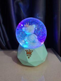 Bear crystal ball / snow globe