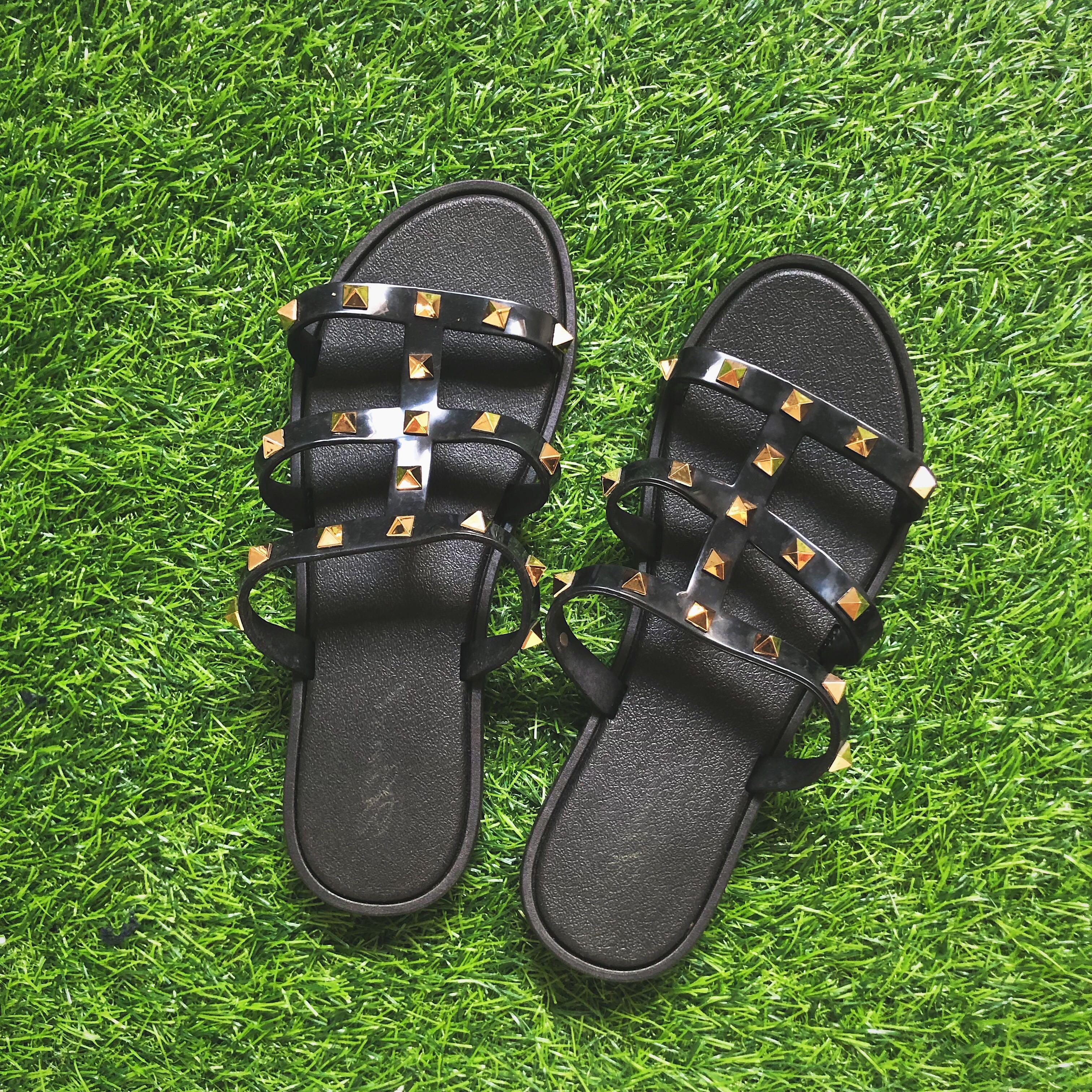 Gold discount star slippers