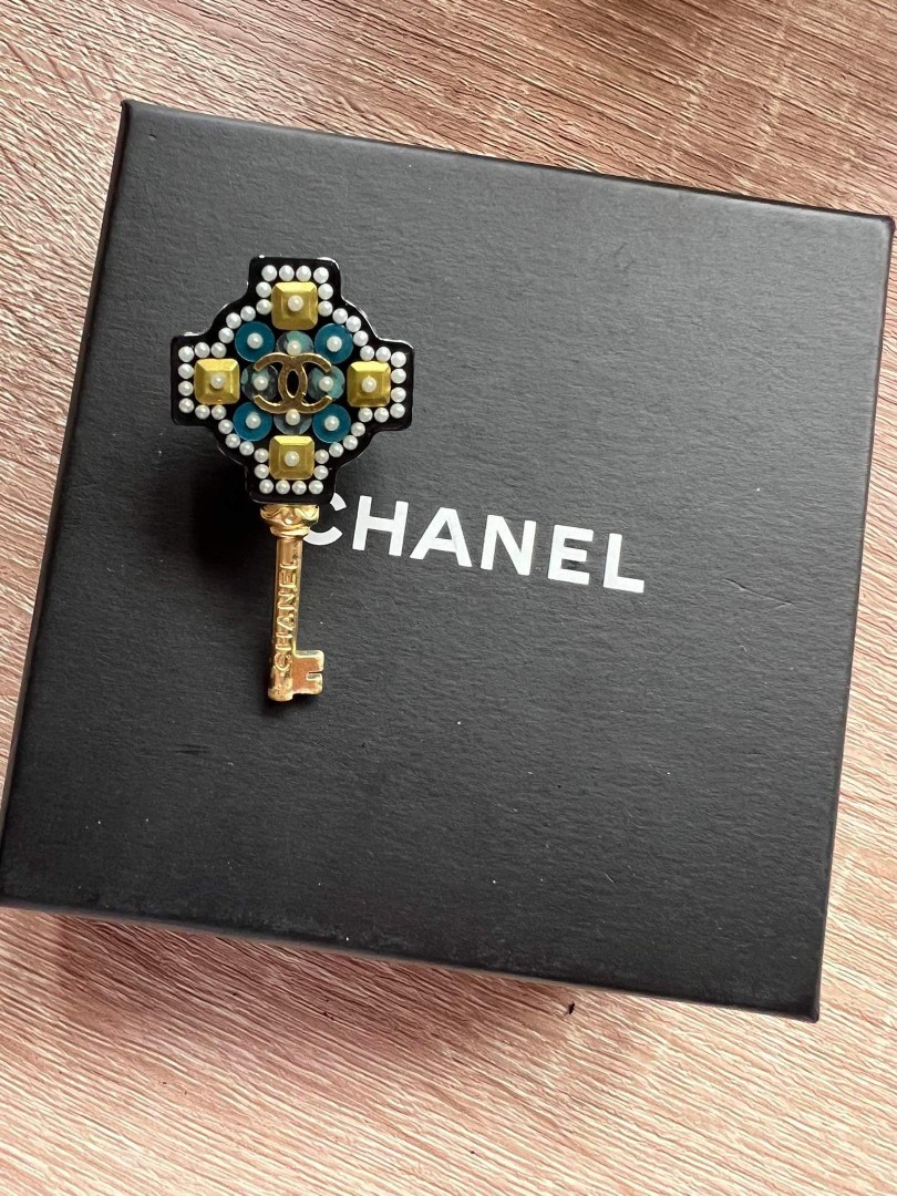Chanel hotsell key brooch