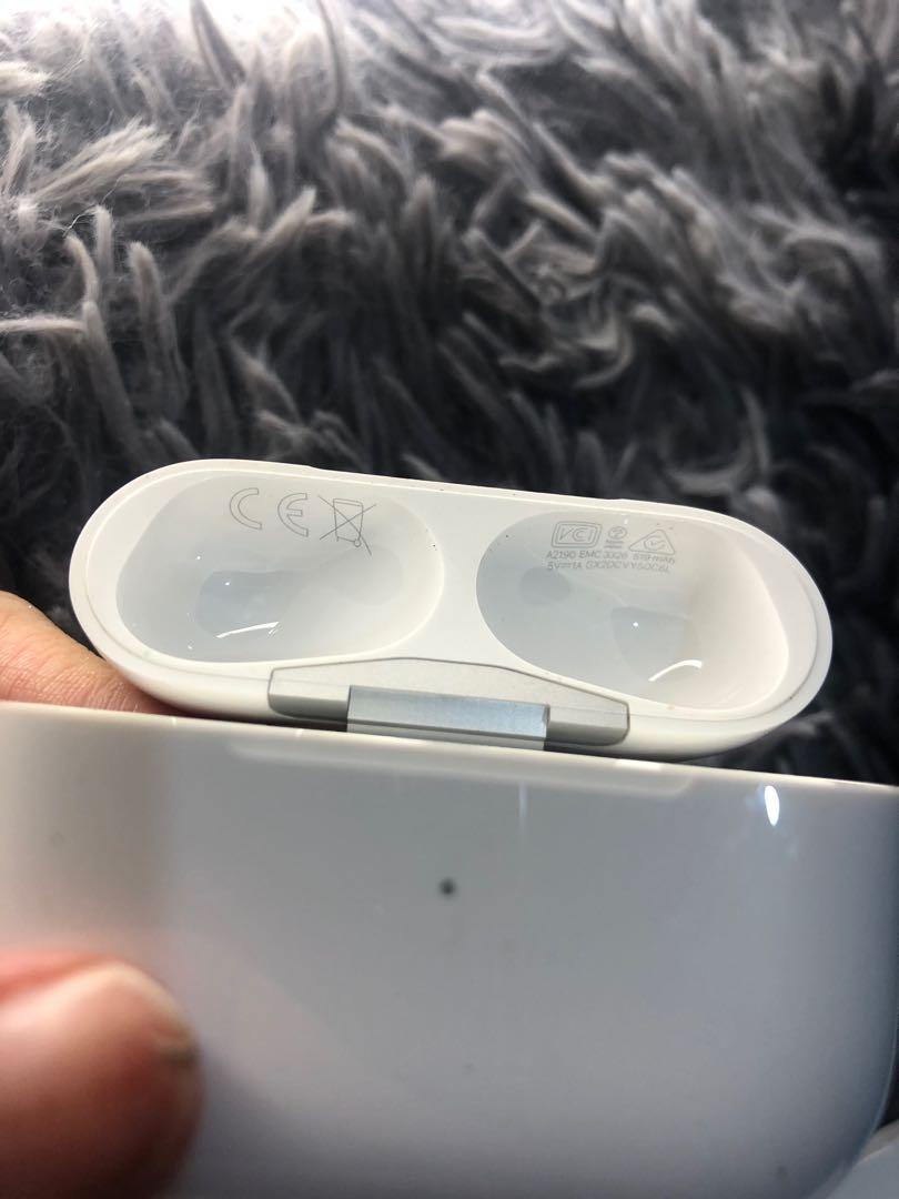 Charging case Airpods Pro, Telepon Seluler & Tablet, Lainnya di Carousell