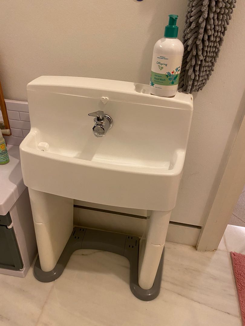 Children sink with running water, and step stool & bath toy, Babies