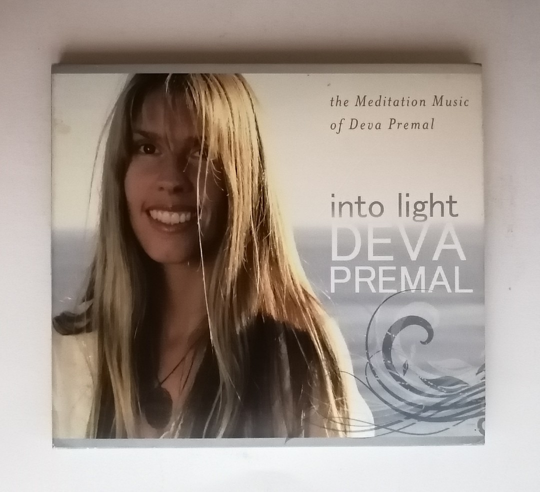 Deva Premal ~into Light~ Mantras Meditation Music Cd Hobbies And Toys Music And Media Cds And Dvds