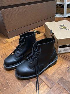 DR MARTENS BOOTS