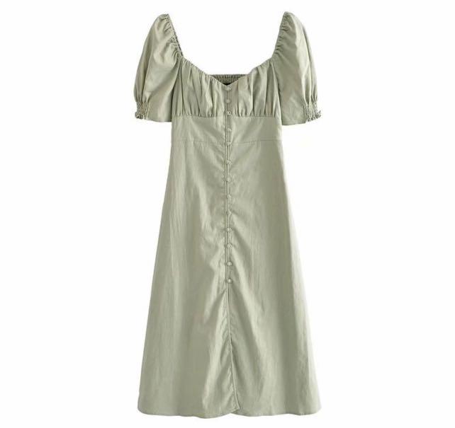 Dress/Puff Dress (Category: Dresses) located in Quezon City. Submitted by iamkitkat (Listing ID 1137367558, Image 2). Description: Never Used Thick fabric High Quality dress Fits S-M Reason for selling is too small i have a big chest doesn’t fit me..