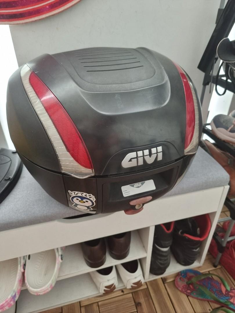 gv-box-38l-im-not-sure-how-big-is-this-actually-motorcycles