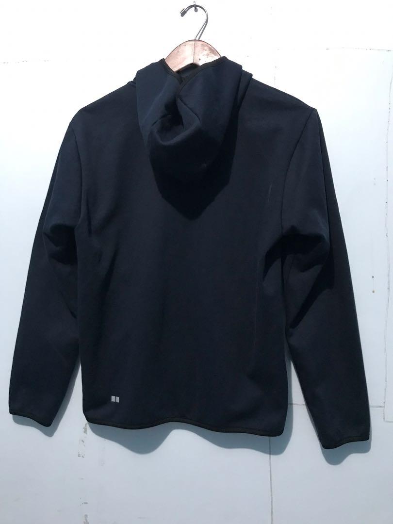 Jaket hoodie uniqlo original size M m Fesyen Pria Pakaian