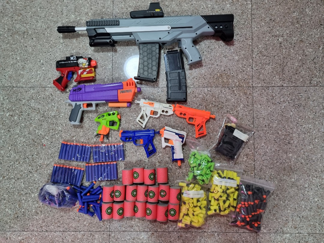 Jet blaster xzeus2 with aim point and all nerf guns, Hobbies & Toys