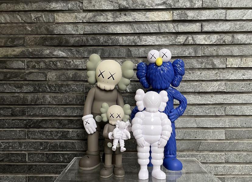 Medicom Toy KAWS FAMILY BROWN BLUE WHITE figure kaws first tokyo BE@RBRICK  Toys