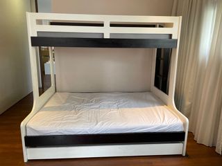 (Category: ) located in . Submitted by parisi (Listing ID 1137296250, Image 1). Description: .