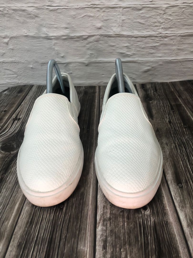 Lacoste gazon cheap leather slip on