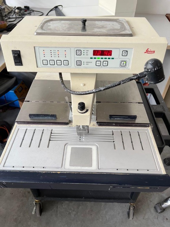 Leica EG1150H Heated Paraffin Embedding Station 1800 each, Health