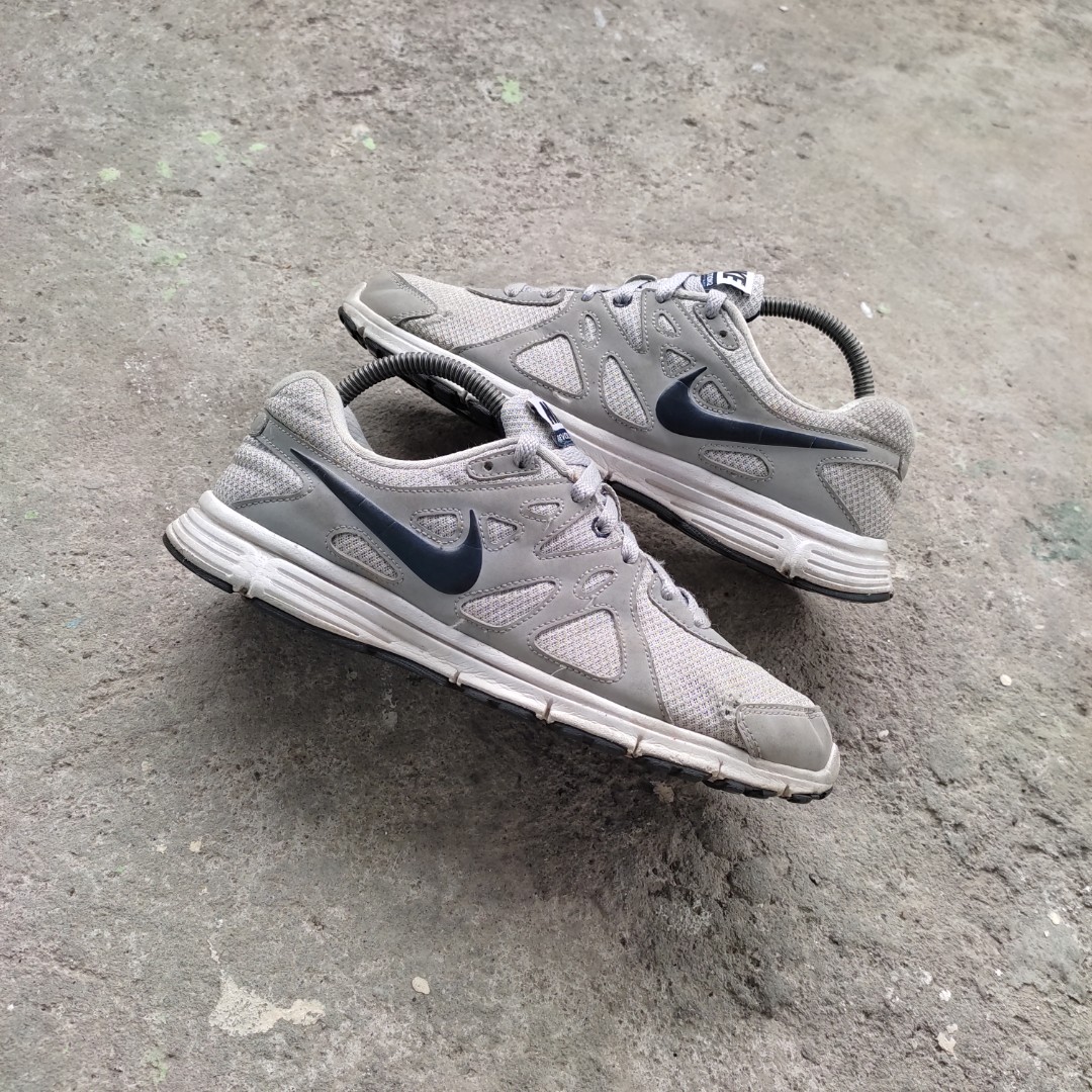 nike men's revolution 2