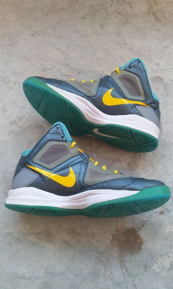 Nike Zoom Born Ready UK8, Men's Fashion, Footwear, Sneakers on Carousell