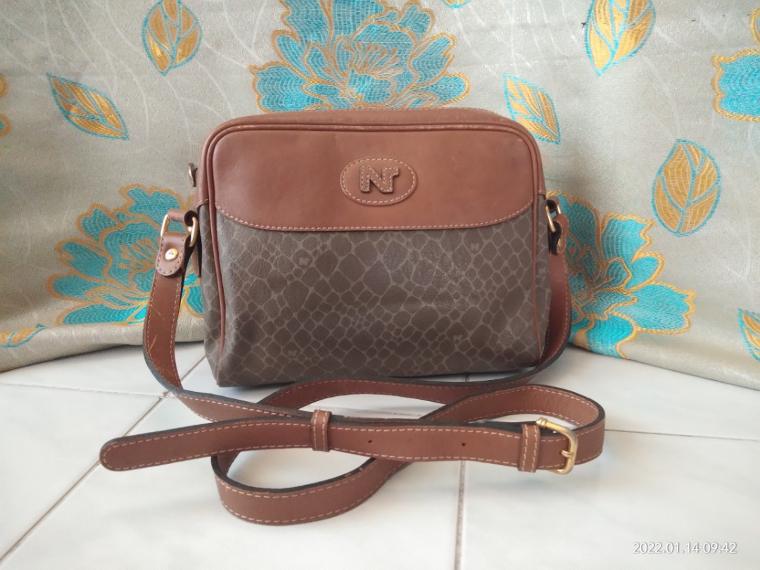 HuatNotBin NINA RICCI SLING BAG
