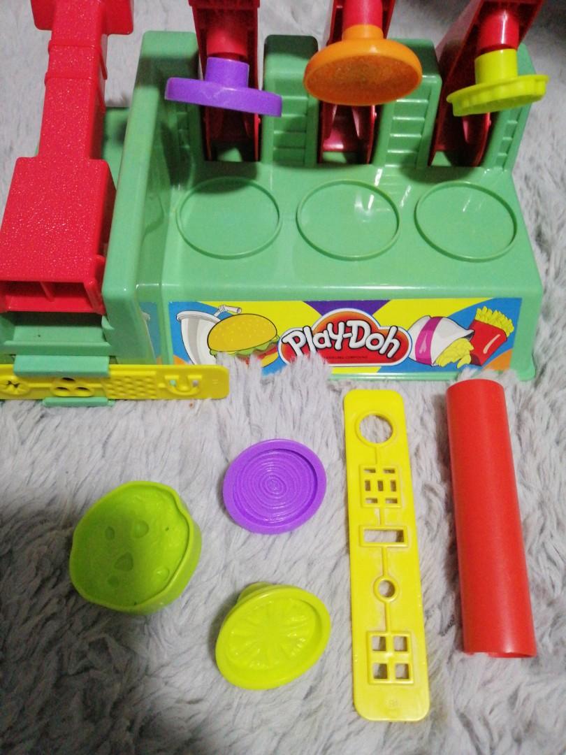 Playdoh burger maker (Category: Kids Toys) located in Manila. Submitted by krystalchewey_ (Listing ID 1137422583, Image 2). Description: As is With crack, check last2 photos.
