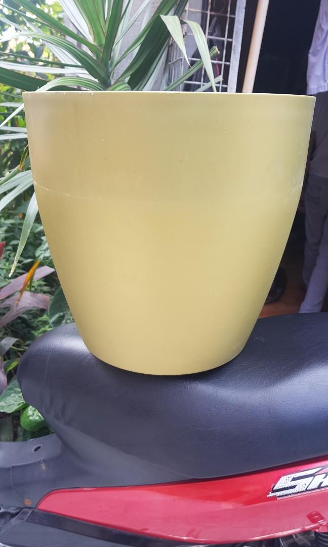Rubberize plastic big plant pot, Furniture & Home Living, Gardening