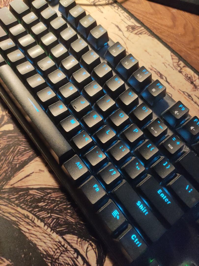 Tecware Phantom (Category: Computer Keyboard) located in Singapore. Submitted by jason_99 (Listing ID 1137411239, Image 2). Description: Fully functional as shown. Blue Keys. Will try my best to clean it first before handing it over. Condition still looks quite new although its been used for quite a long time already. No Delivery. Meet Ups at Khatib MRT. PM for more info..