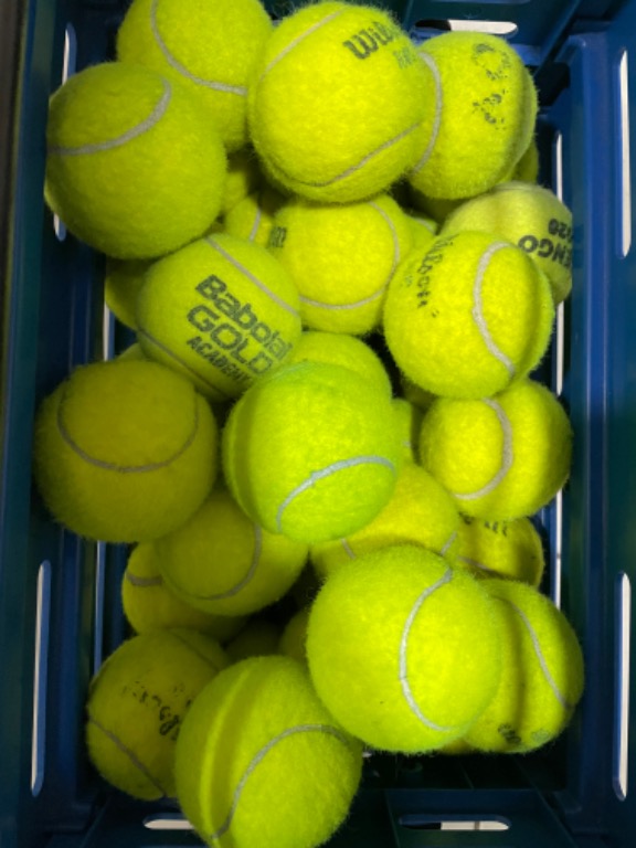 40 used Tennis balls, Sports Equipment, Sports & Games, Racket & Ball