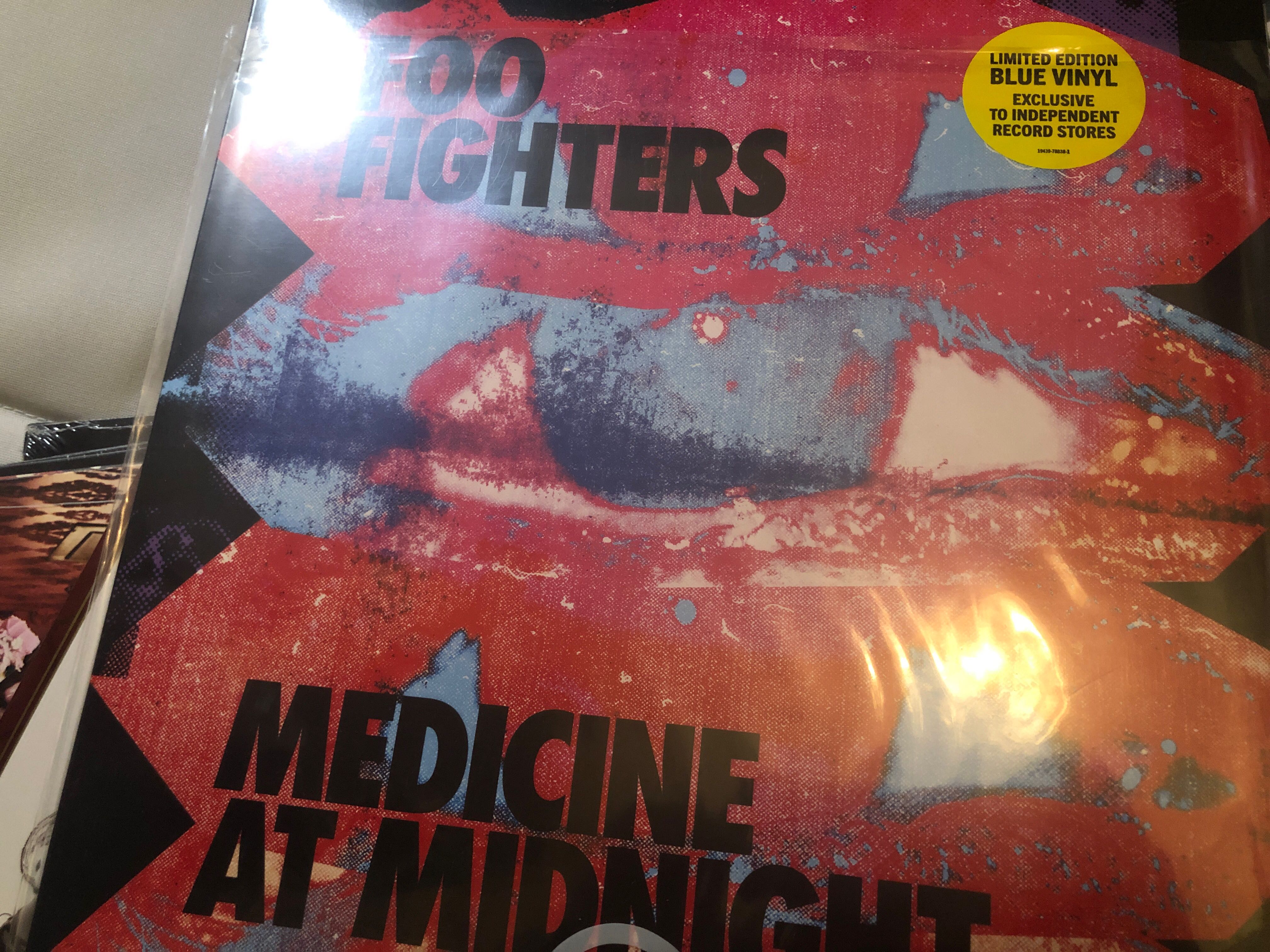 現貨foo Fighters Medicine At Midnight 藍膠 Slipmat 黑膠唱片彩膠 興趣及遊戲 音樂樂器 配件 音樂與媒體 黑膠碟 Carousell