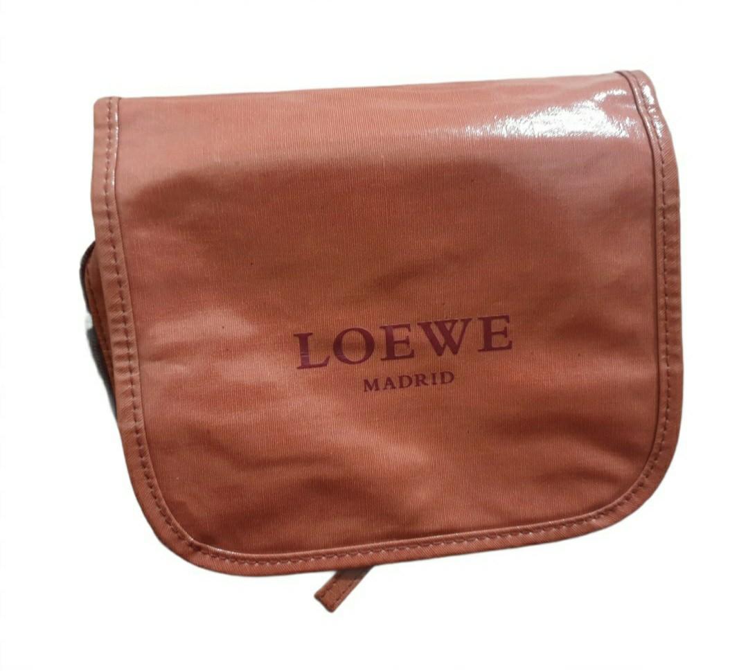 🌸 Unisex LOEWE Make Up/Toiletry Pouch 🌸 (Category: Luxury Bags & Wallets) located in Bulacan. Submitted by saturday.ph (Listing ID 1137671722, Image 1). Description: Gently used. Well loved. 💕 RANK SA ( Excellent Condition ).