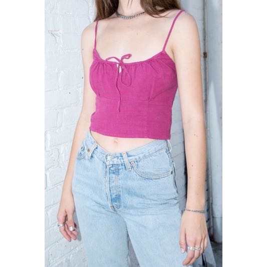 Brandy melville Jennifer tank火龍果色吊帶, 她的時尚, 上衣, 其他上衣在旋轉拍賣
