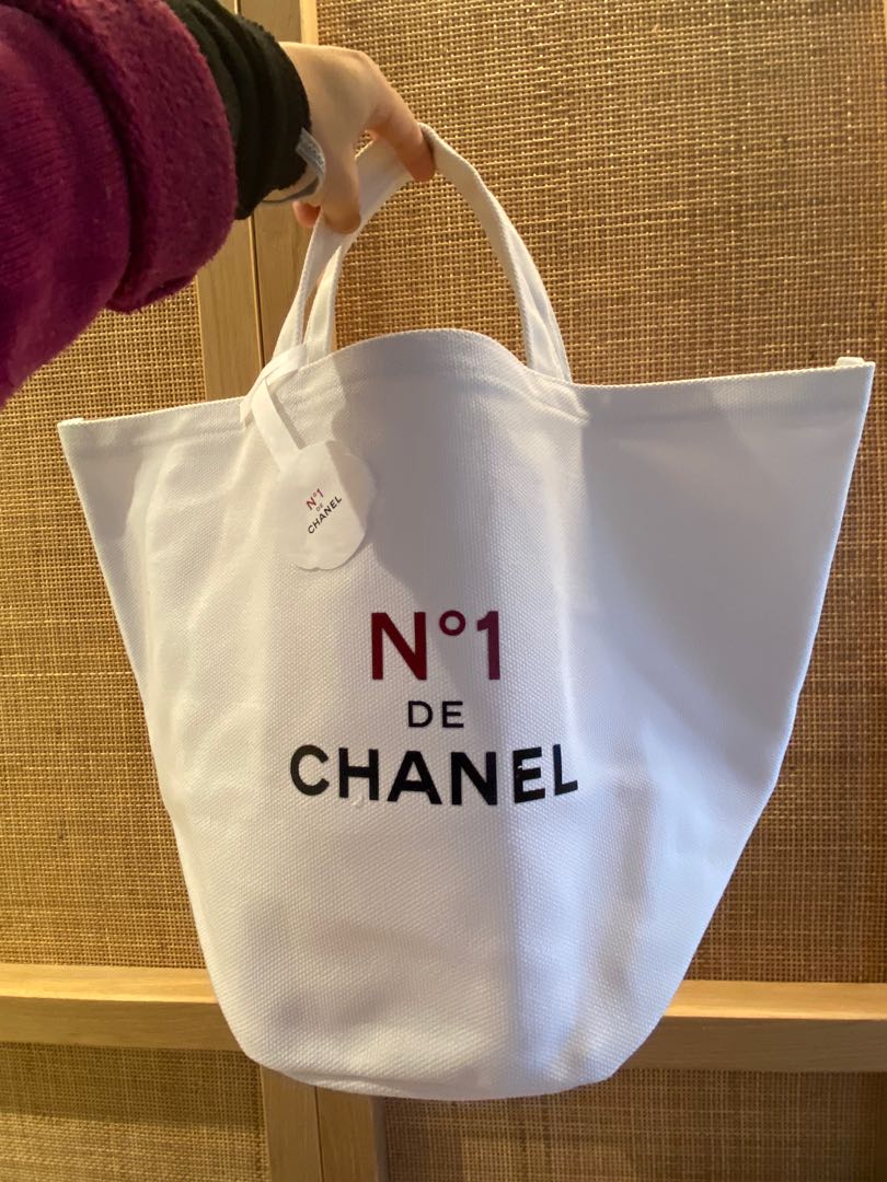 Chanel No 1 Tote N1, 名牌, 手袋及銀包- Carousell