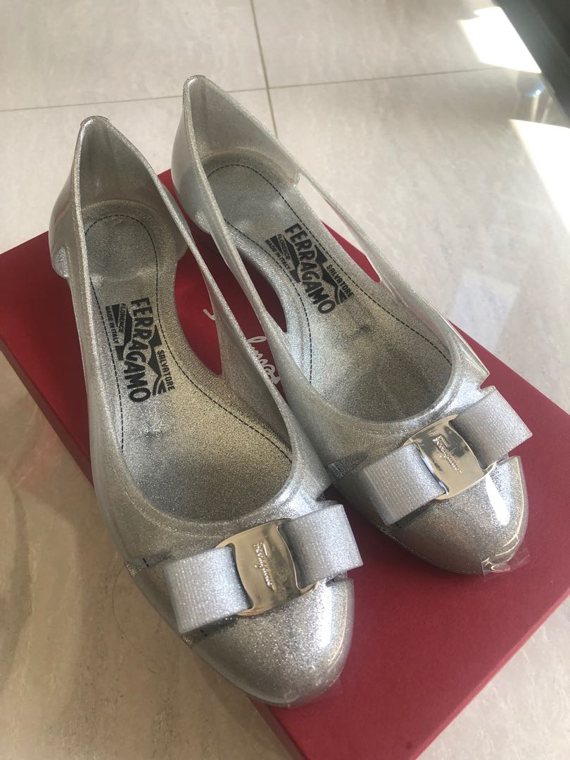 grey jelly shoes
