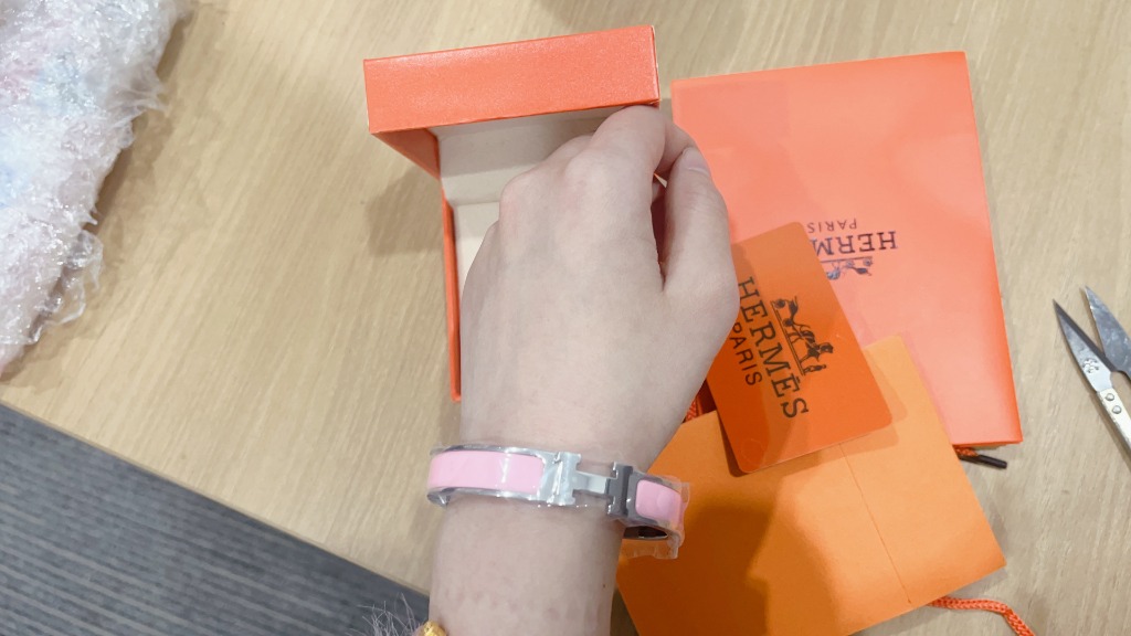 Pink top hermes bracelet