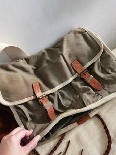 Izzue Messenger Bag