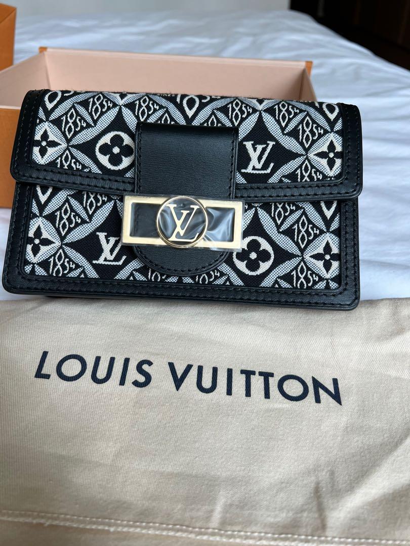 Shop Louis Vuitton Dauphine chain wallet (M68746) by CITYMONOSHOP