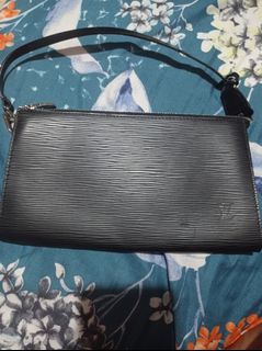 (Category: ) located in . Submitted by holahello (Listing ID 1137595067, Image 1). Description: .