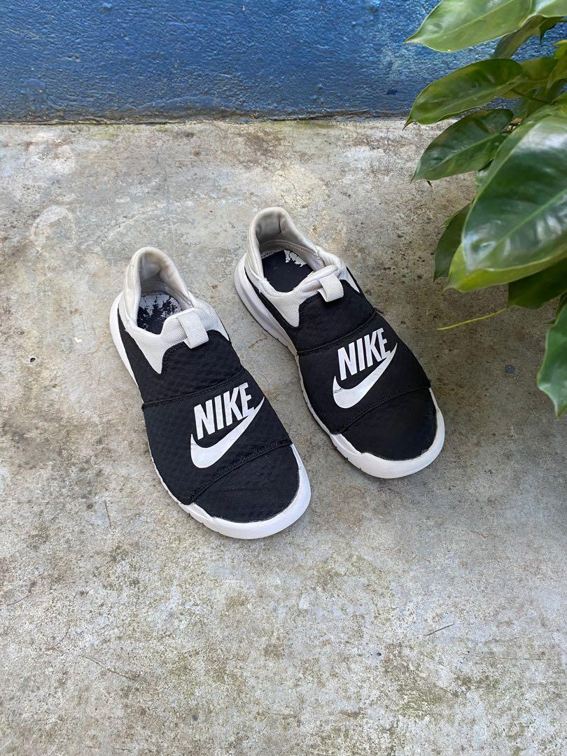 Nike discount benassi sneakers